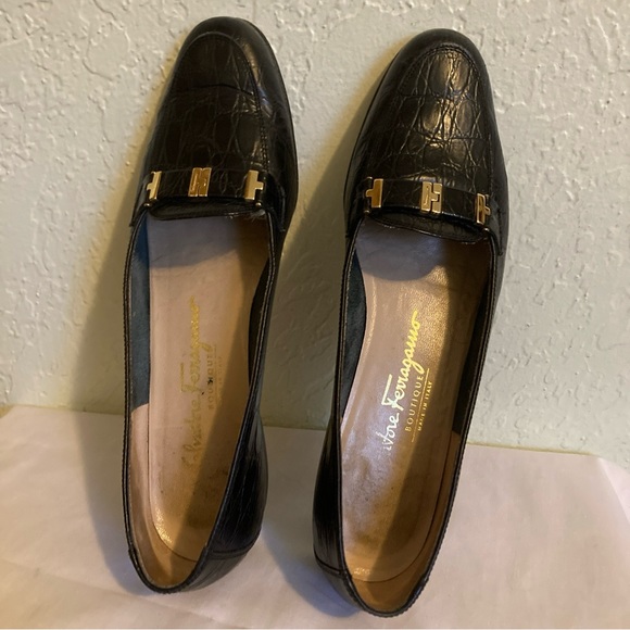 Salvatore Ferragamo 7.5 AAAA Black  Croc Embossed Leather Flats Gold Hardware - Picture 4 of 11